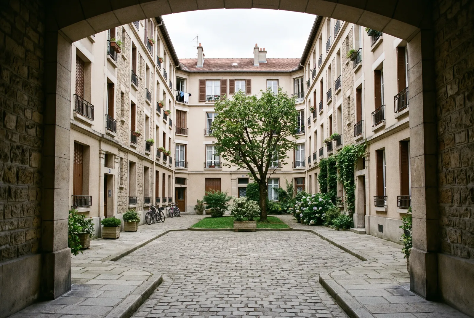 Cour intérieure d'un immeuble à Clamart